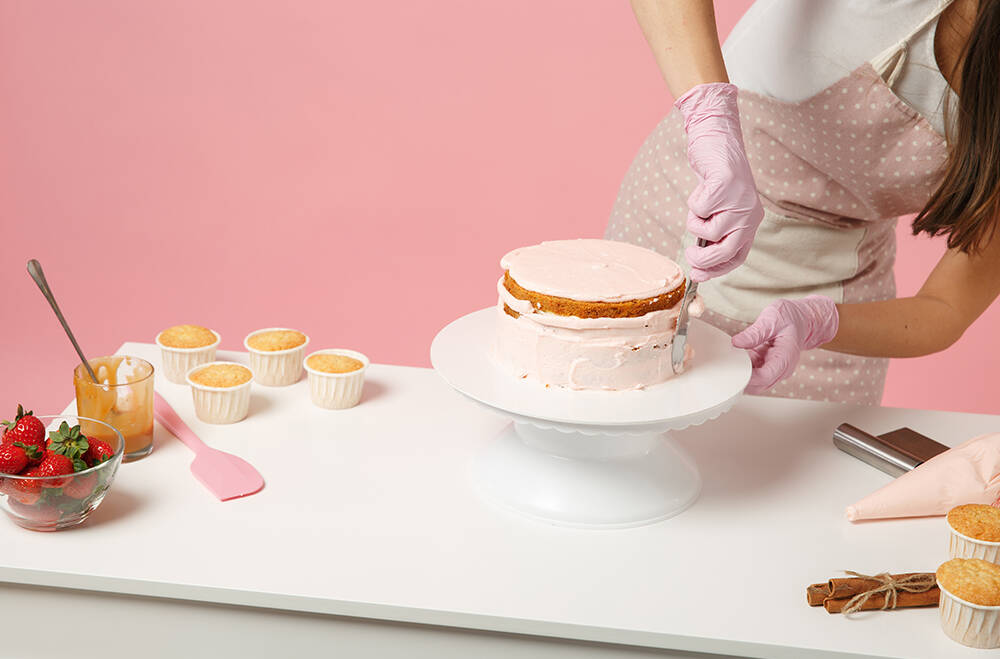 “El Arte de Hornear Felicidad: La Magia Detrás de Nuestros Pasteles”