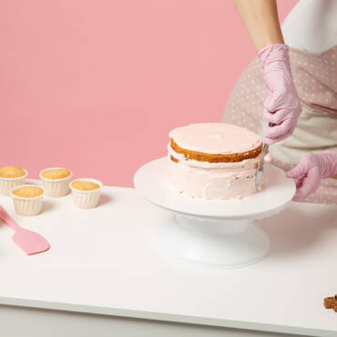 “El Arte de Hornear Felicidad: La Magia Detrás de Nuestros Pasteles”